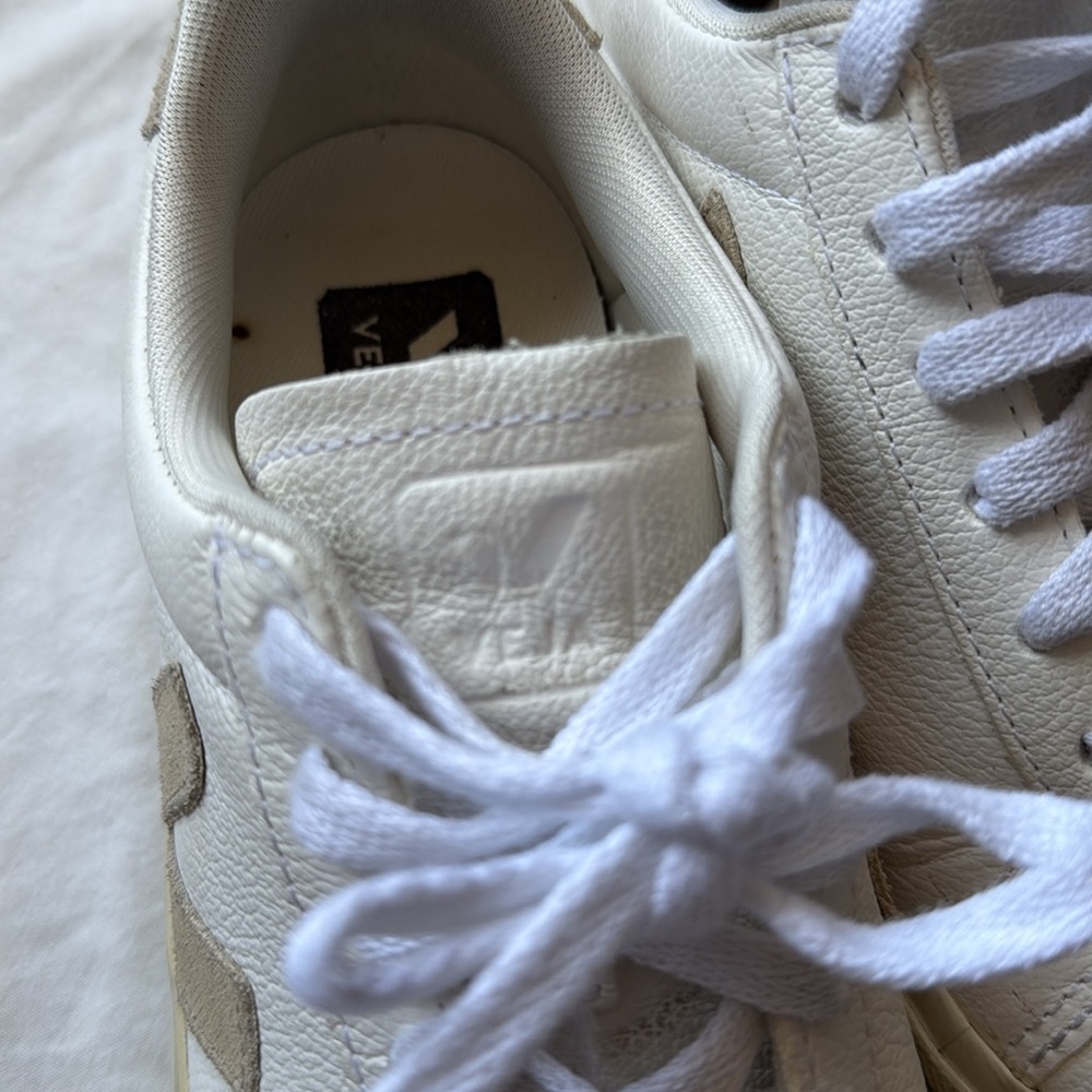 VEJA Women's Sneakers - Size: US-6/ EUR - 37 - Picture 8 of 17
